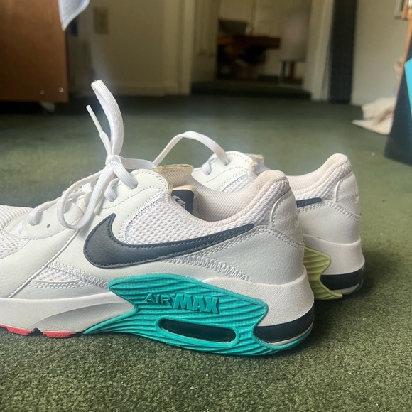 Nike air maxes - Picture 2 of 4